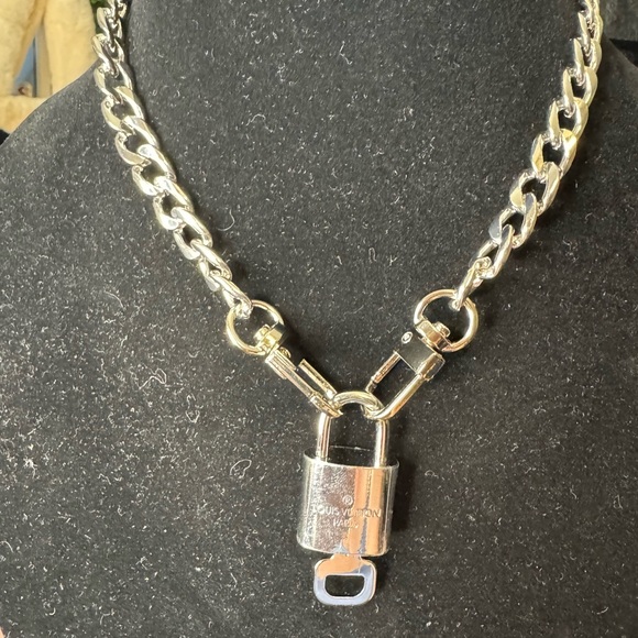 Lv lock and key - Picture 3 of 3